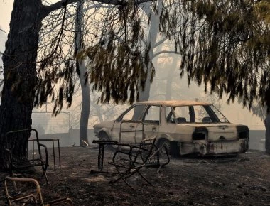 «Μάζευαν με το φτυάρι τους ανθρώπους που είχαν γίνει στάχτες»! - Τι είδε δημοσιογράφος στο Κόκκινο Λιμανάκι